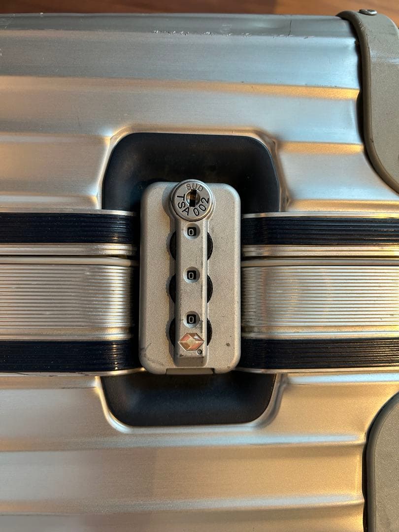 リモワ　RIMOWA トパーズ　アルミ製 シルバーキャリーケース 大型