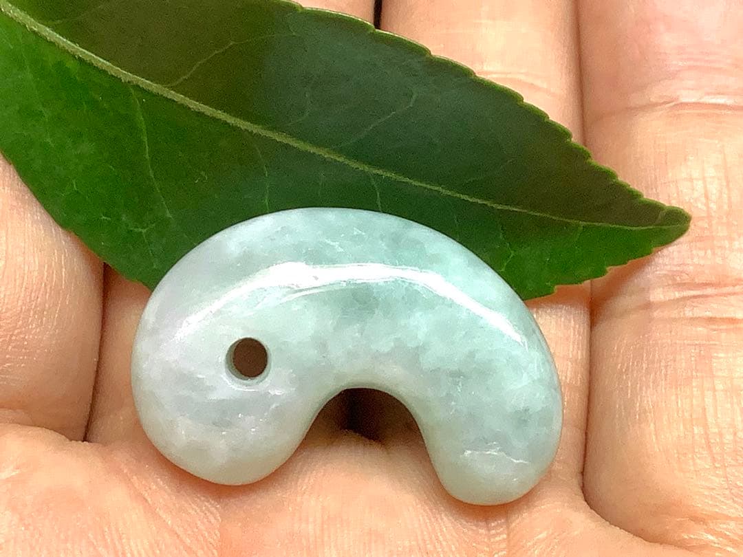 ✳味身抜群‼️糸魚川翡翠勾玉　お守り守護石　コレクションに‼️ 自信の一点卸し売り‼️