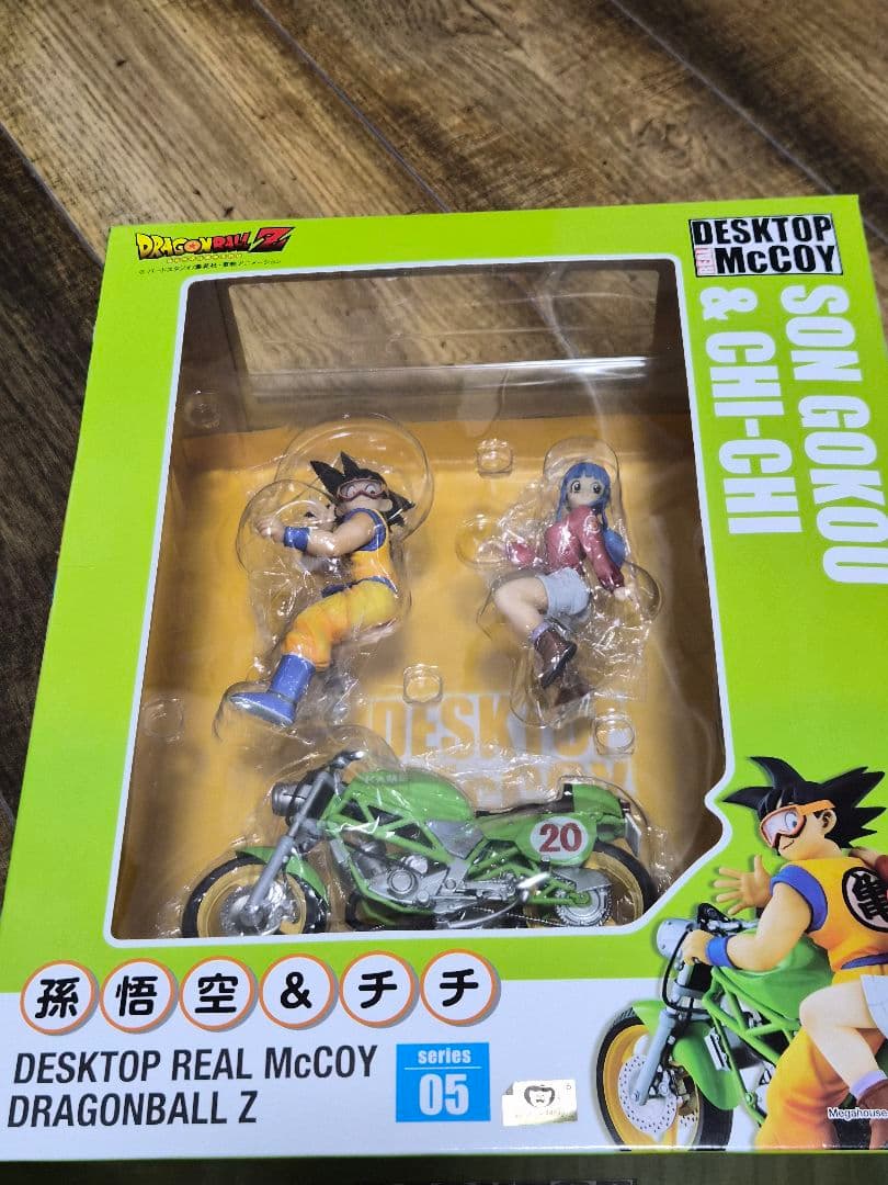 デスクトップリアルマッコイ　05 孫悟空&チチ