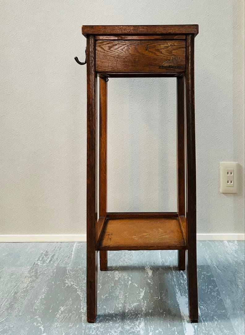 【ヴィンテージ感漂う】木製サイドテーブル｜引き出し付き｜USA風インテリア