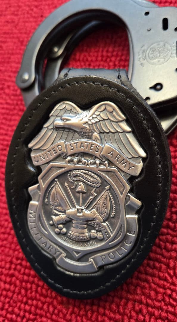 米国ポリスバッジ【US Army Military Police】専用ホルダー付