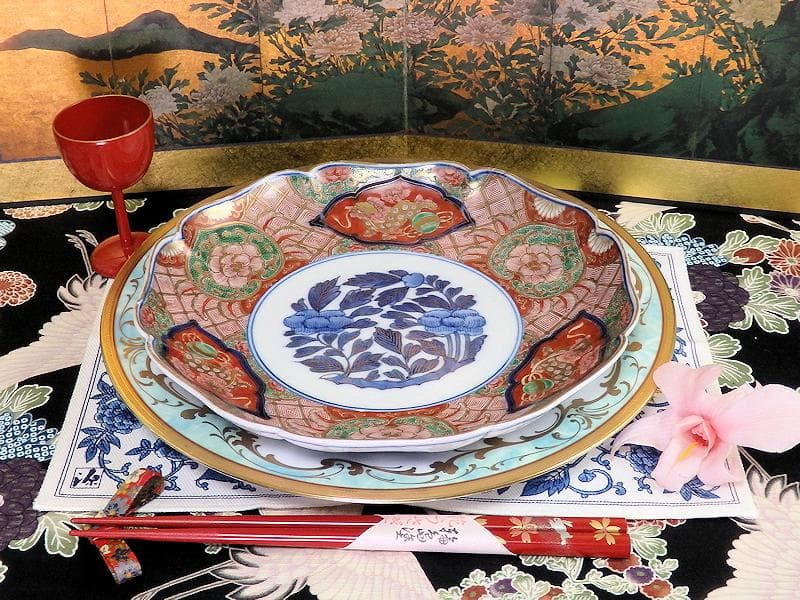 大聖寺伊万里　金襴手　丸紋に花鳥紋　牡丹の図　８寸皿　B351AS-CVe