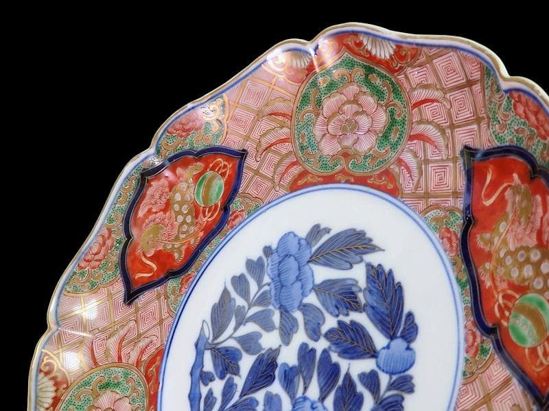 大聖寺伊万里　金襴手　丸紋に花鳥紋　牡丹の図　８寸皿　B351AS-CVe