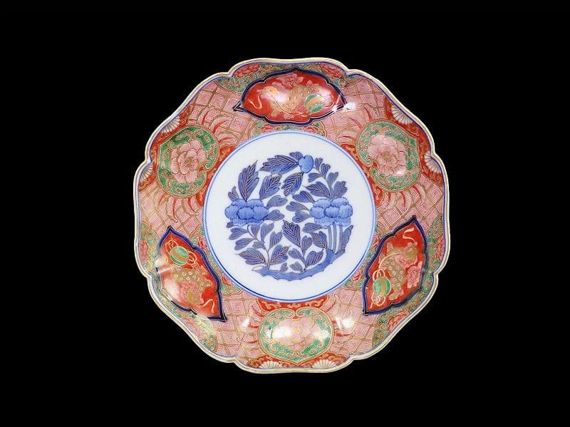 大聖寺伊万里　金襴手　丸紋に花鳥紋　牡丹の図　８寸皿　B351AS-CVe