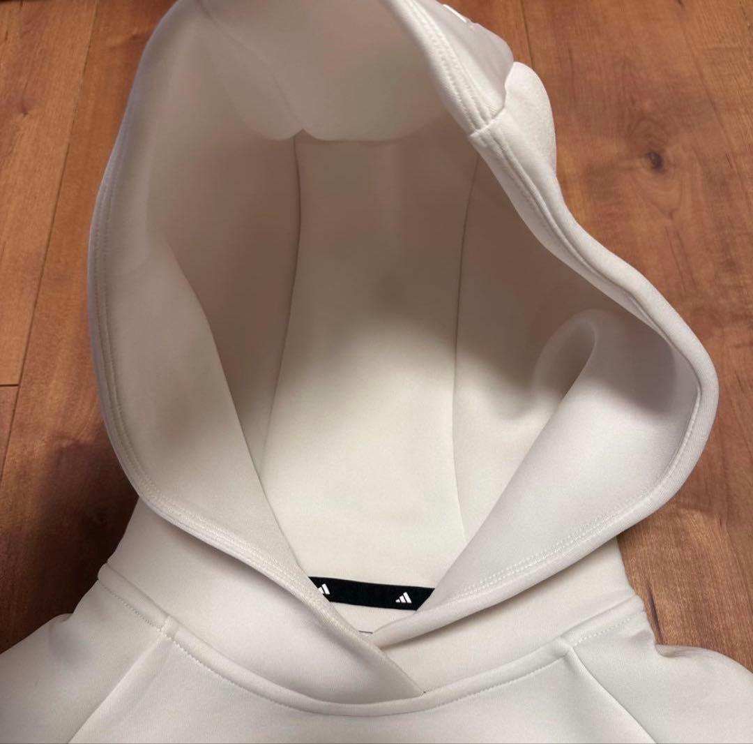 ダンボールニット　セットアップ　ホワイト　アディダス　　フード付き　長袖　秋冬