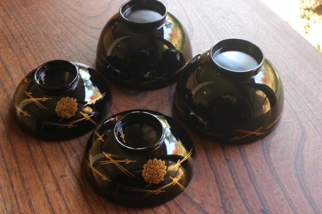 デッドストック！上質黒漆に極上松蒔絵の映えるお椀2点（検輪島塗蒔絵椀雑煮椀