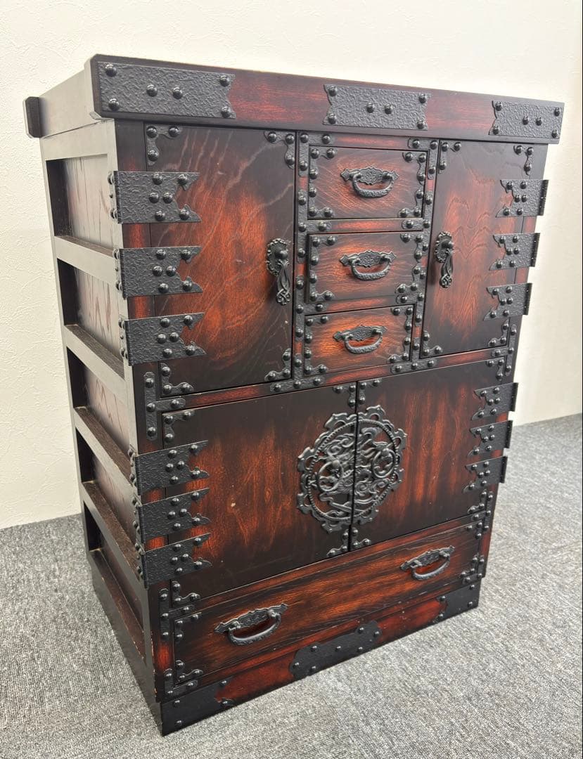 時代かまくら カラクリ箪笥 鎌倉彫 伝統的な日本の木製タンス