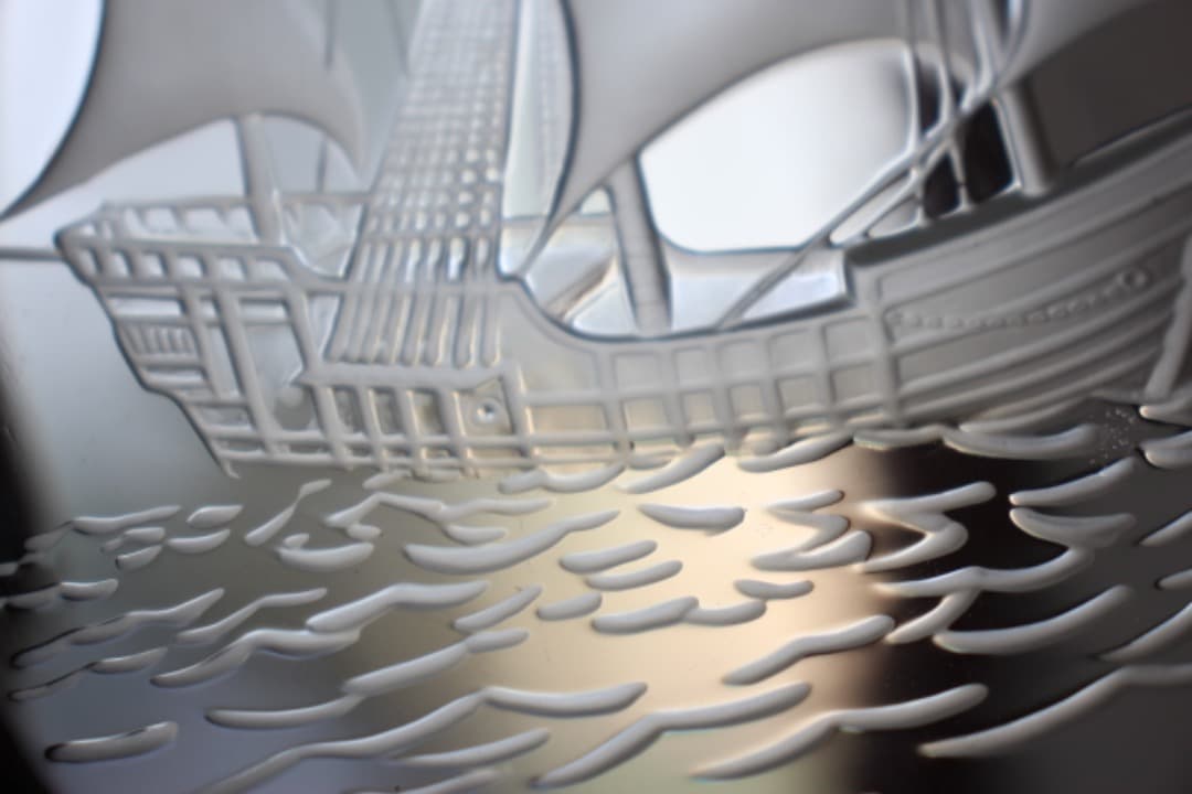 未使用　ラリック　帆船図　彫刻ガラスプレート　絵皿