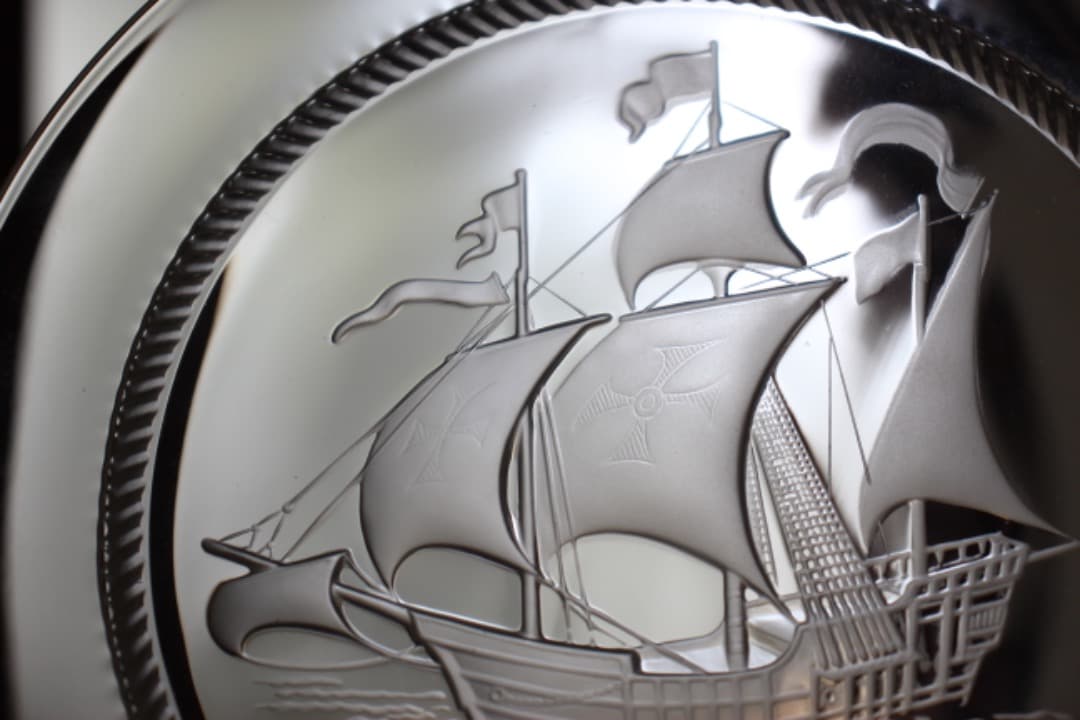 未使用　ラリック　帆船図　彫刻ガラスプレート　絵皿