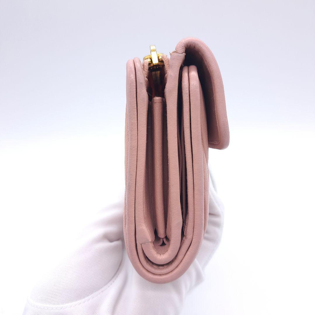 miu miu ミュウミュウ マテラッセ 二つ折り 財布 ピンクベージュ