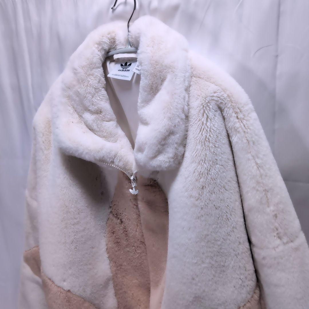 【大きめ】adidas フェイクファージャケット ビッグロゴ ホワイト 2XO