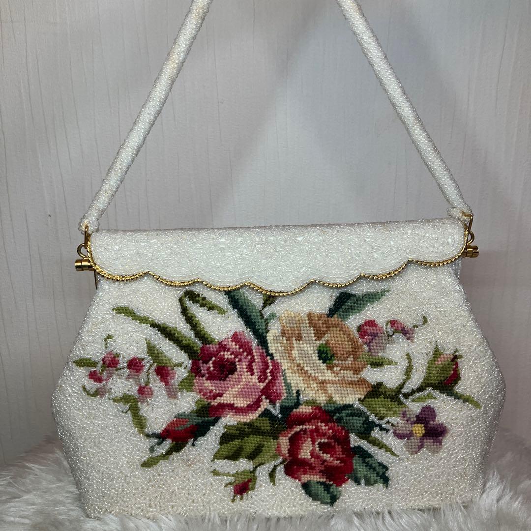 花柄　フラワーモチーフ　パーティーバック　レトロ　アンティーク　ビーズバック