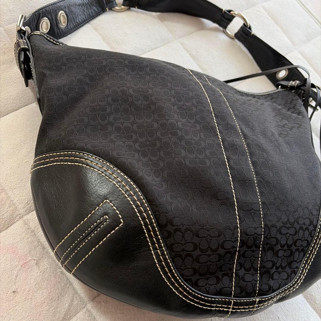 ✨美品✨コーチ　ハンドバッグ　肩かけ　ミニシグネチャー　ホーボー　ブラック