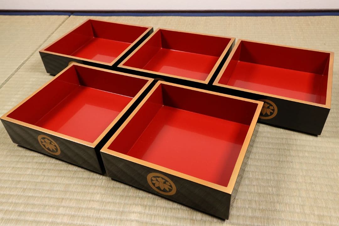 輪島塗 蒔絵家紋付 五段重 丸に笹竜胆 内朱塗 艶消 木製 重箱【MA744】