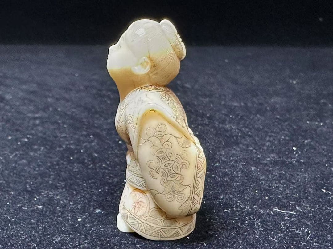 極上　根付　抹香鯨　マッコウクジラ　アンティーク　天然素材古美術品　コレクション