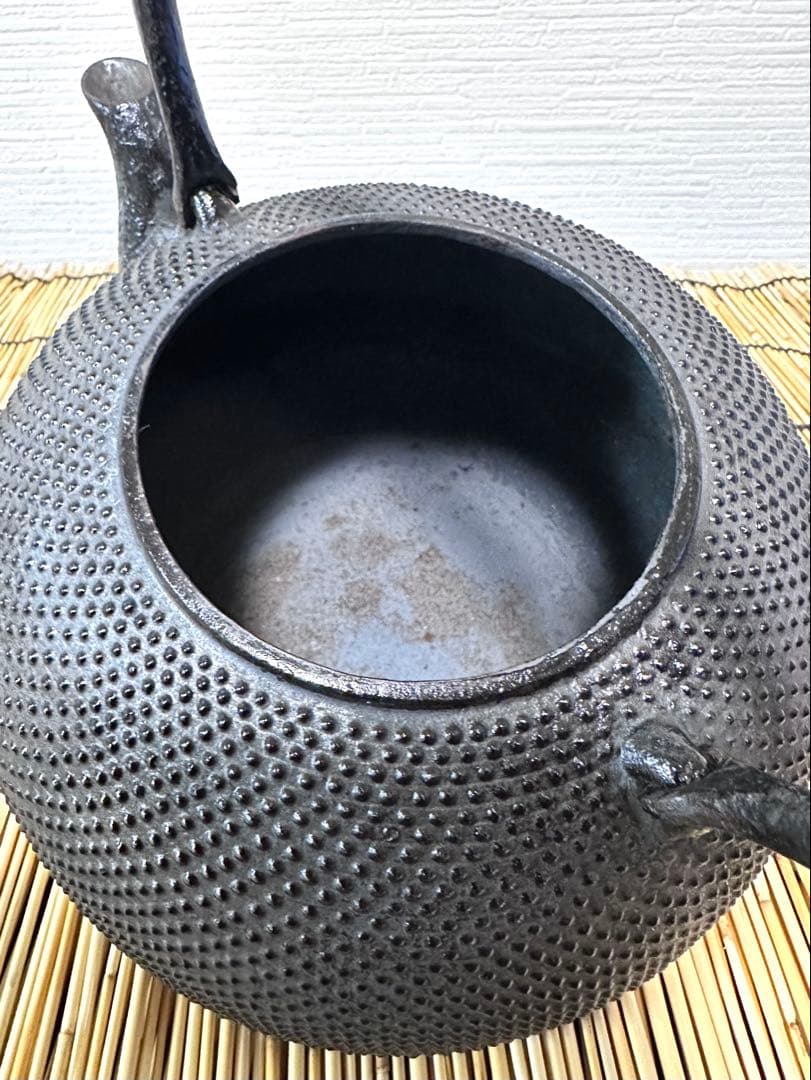 未使用保管品、栞付 南部盛栄堂造　１５型アラレ 鉄瓶 南部鉄瓶 南部鉄器　鉄瓶