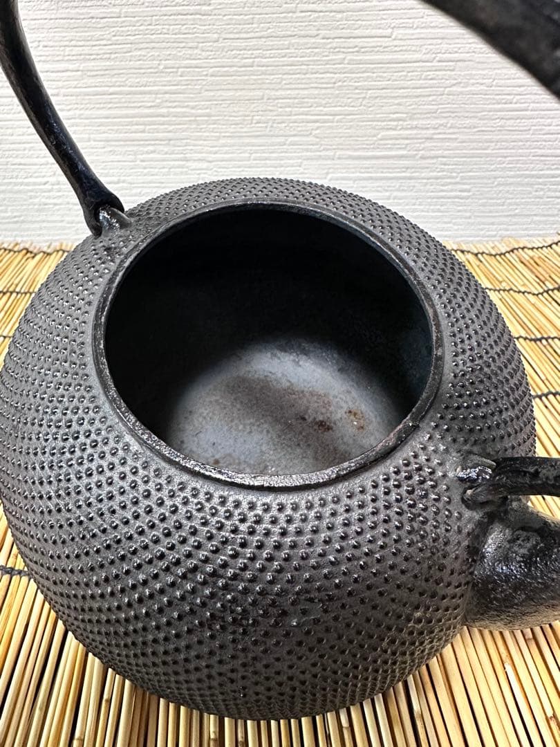 未使用保管品、栞付 南部盛栄堂造　１５型アラレ 鉄瓶 南部鉄瓶 南部鉄器　鉄瓶