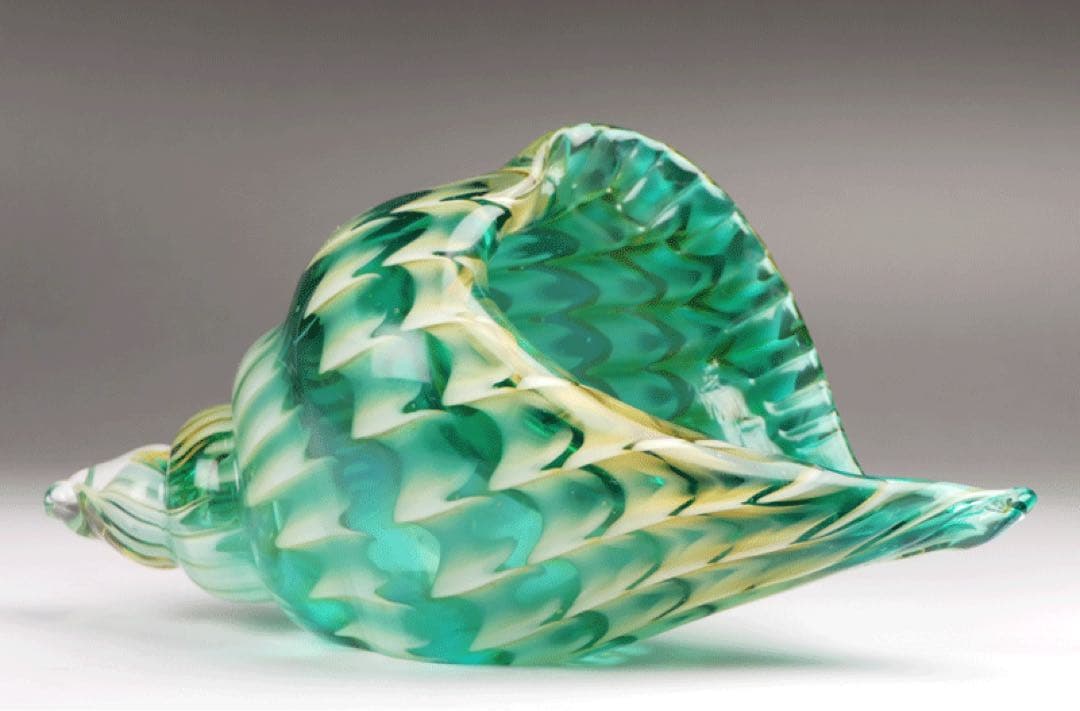 ガラス工芸　巻き貝の置物