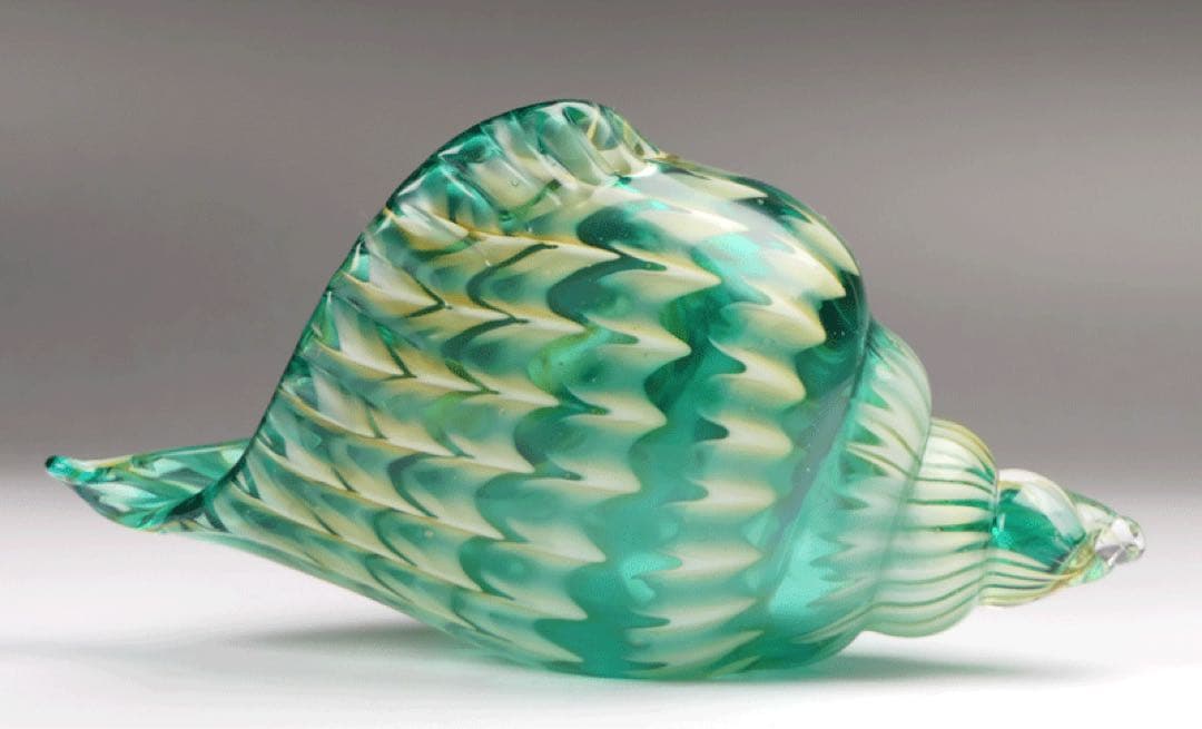 ガラス工芸　巻き貝の置物