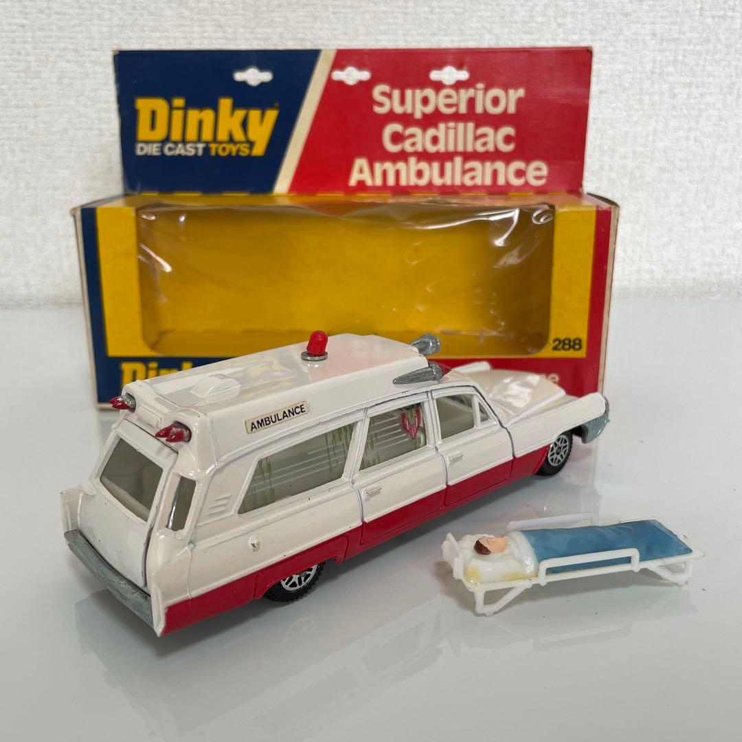ミニカー Dinky o.288 Superior Cadillac Ambulance