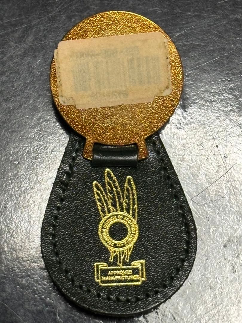 レザー製ライオン紋章キーホルダー