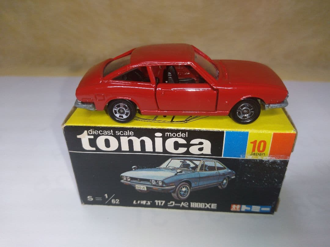 トミカ　黒箱　18ー1  いすづ117クーペ　日本製