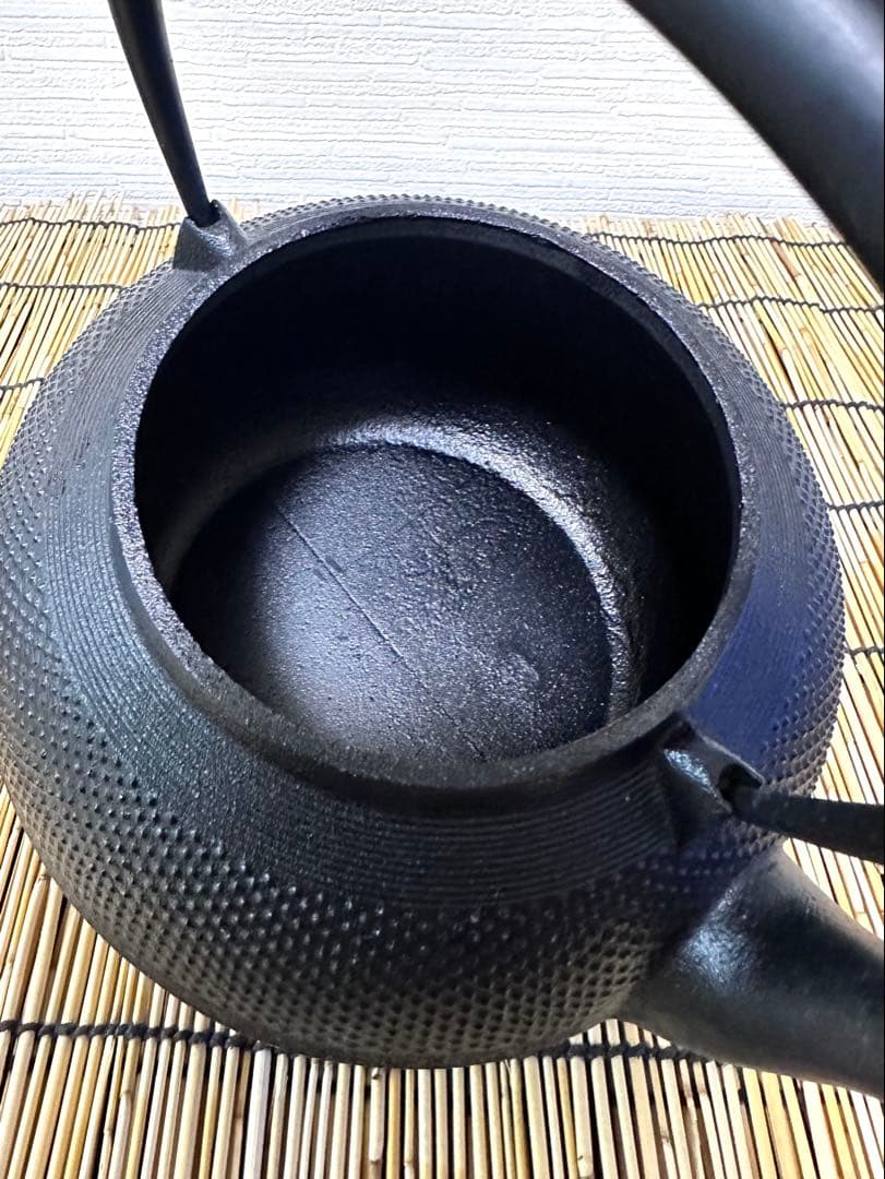 未使用品、供箱等付属品付　南部霞銘　南部池永造　２０型筋目アラレ　南部鉄瓶