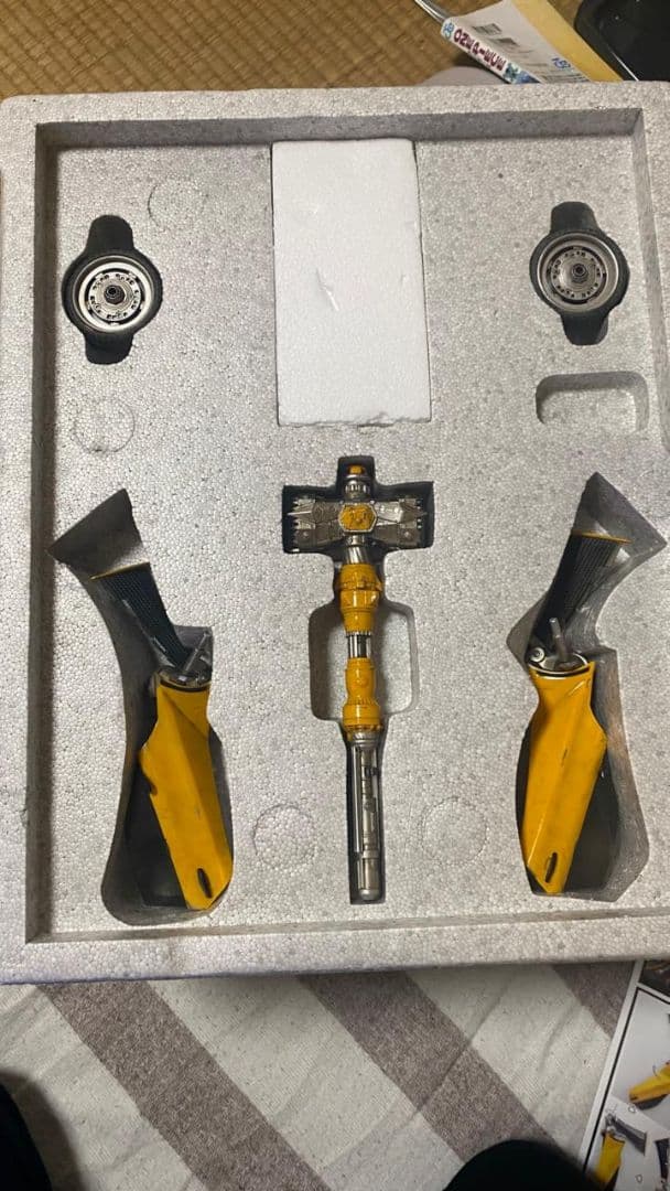 トランスフォーマー バンブルビー フィギュア　最後の騎士王　スリーエー