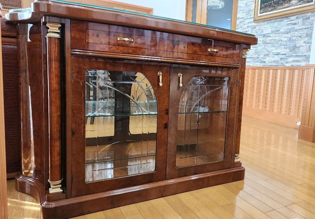 クラシック木製キャビネット ガラス扉付き