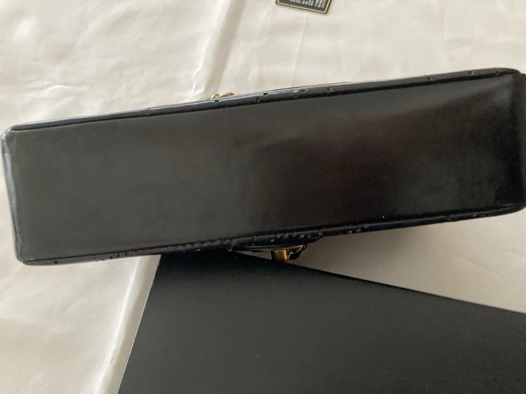 シャネル　パンチングカメリア　パテント　チェーンバッグ