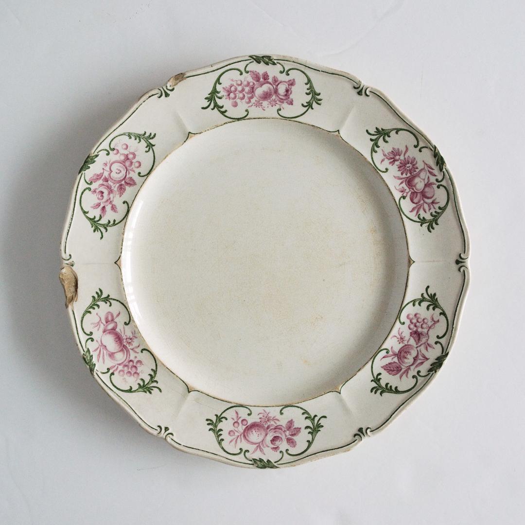 ウェッジウッド アカンサスシリーズの絵皿 パリ Damon 社が販売代理店のもの