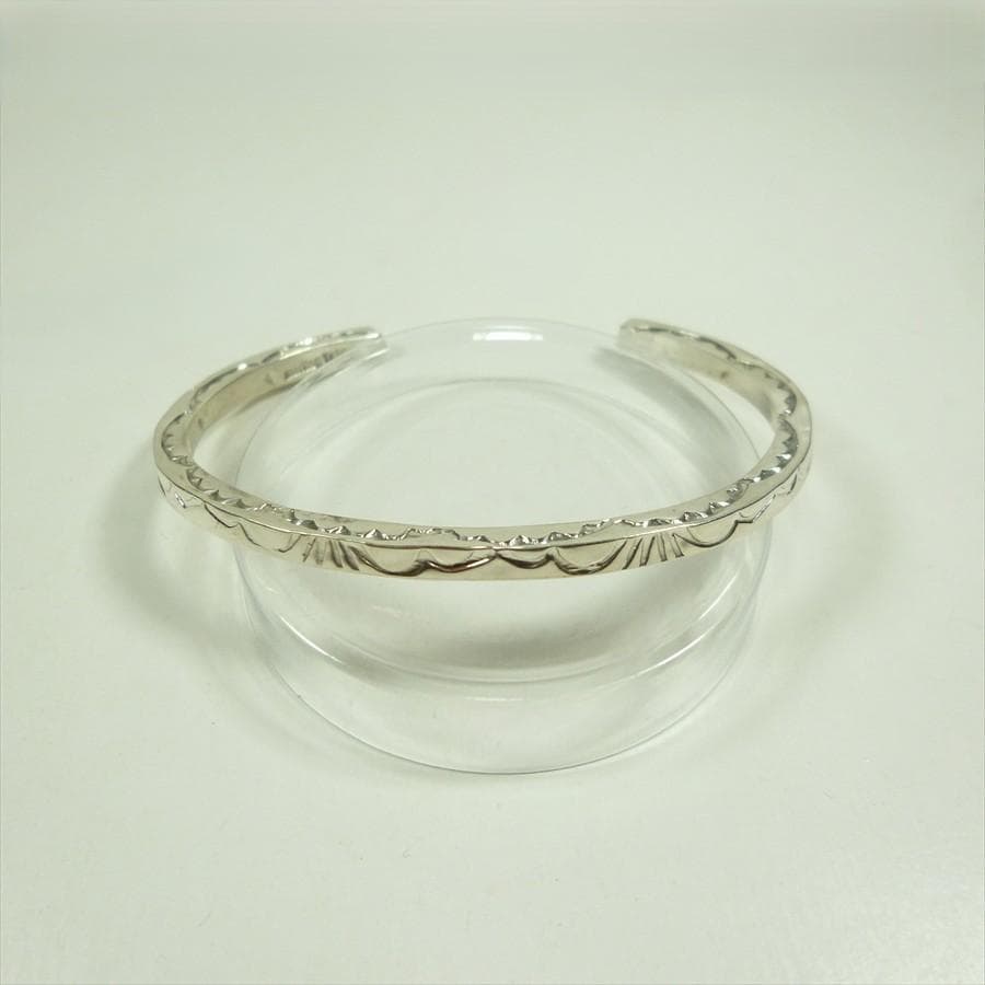 Navajo Elaine Tahe 3面スタンプ ワークバングル