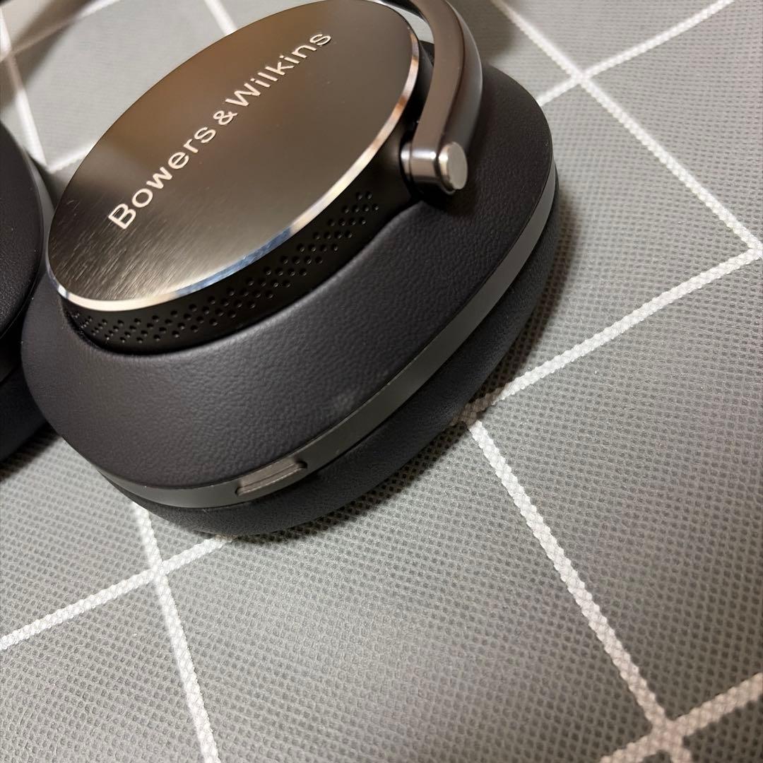 Bowers & Wilkins Px8ワイヤレスヘッドホン