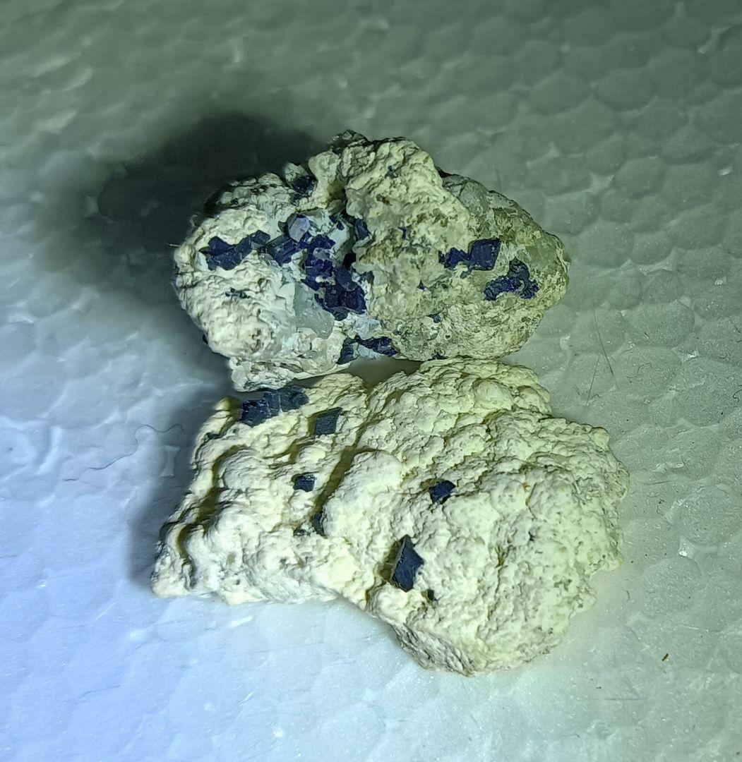 国産鉱物　逸見石　２個