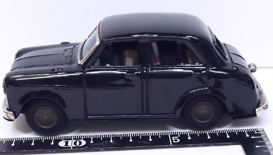 萬代屋【ダットサン セダン1000黒】ブリキtin toy car自動車【箱無】