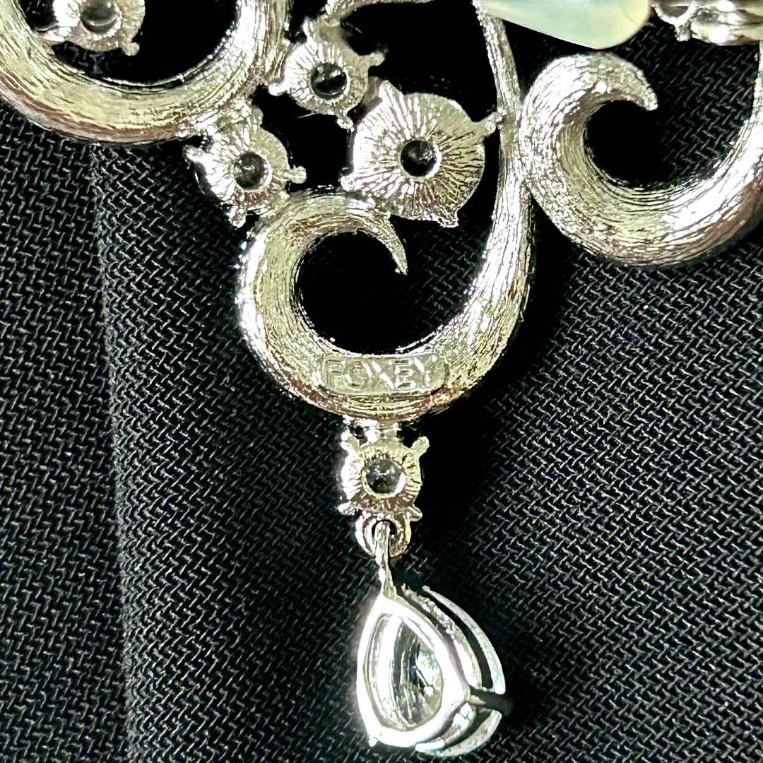 フォクシー｜ブローチ 雫 ラインストーン 曲線 シルバー