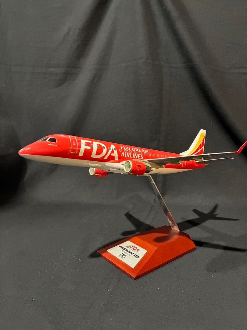 フジドリームエアラインズ | EMBRAER 175 1:100