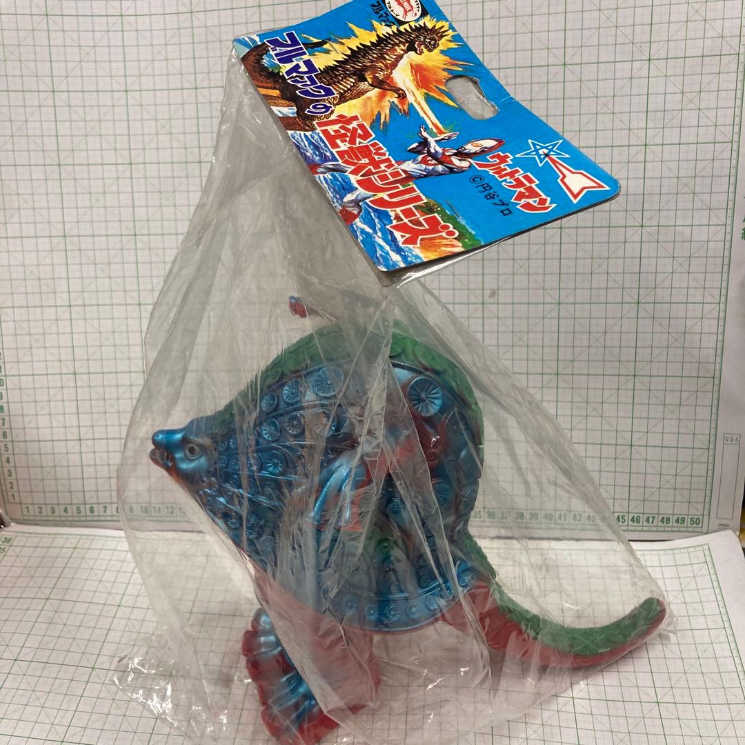 2001年に、ブルマークソフビ復刻版シリーズの初期カラージャイアントタッコンク