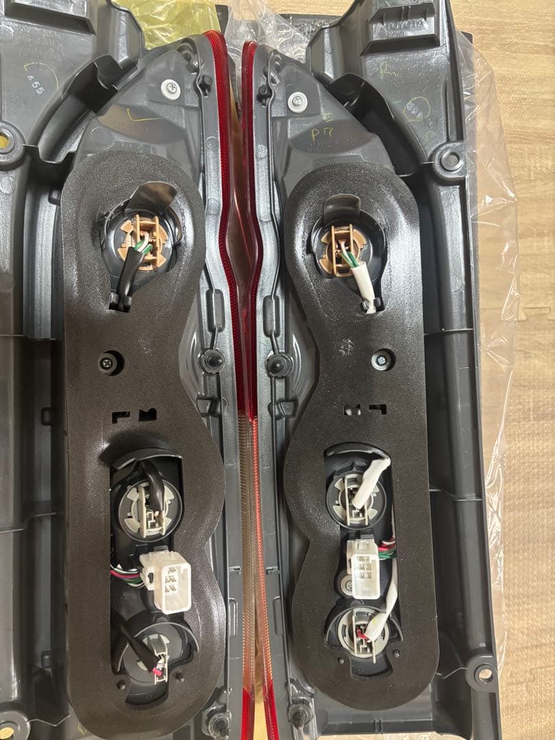 ハイエース８型テールランプ寒冷地仕様