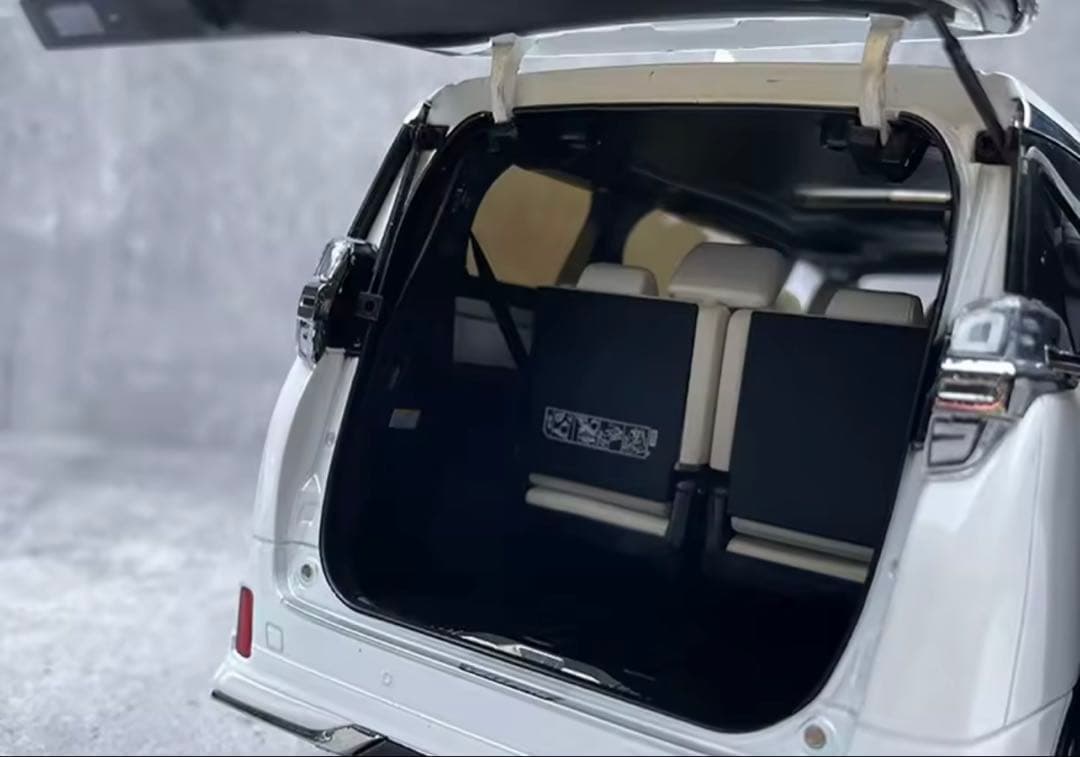 トヨタ ヴェルファイア 1/18 ダイキャストモデルホワイト ミニカー