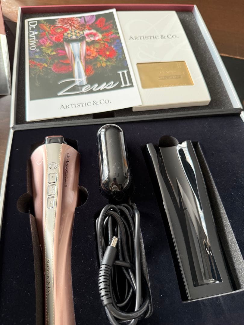 【美品】ドクターアリーヴォ　ゼウスIIアテナローズ 国内正規品 美顔器