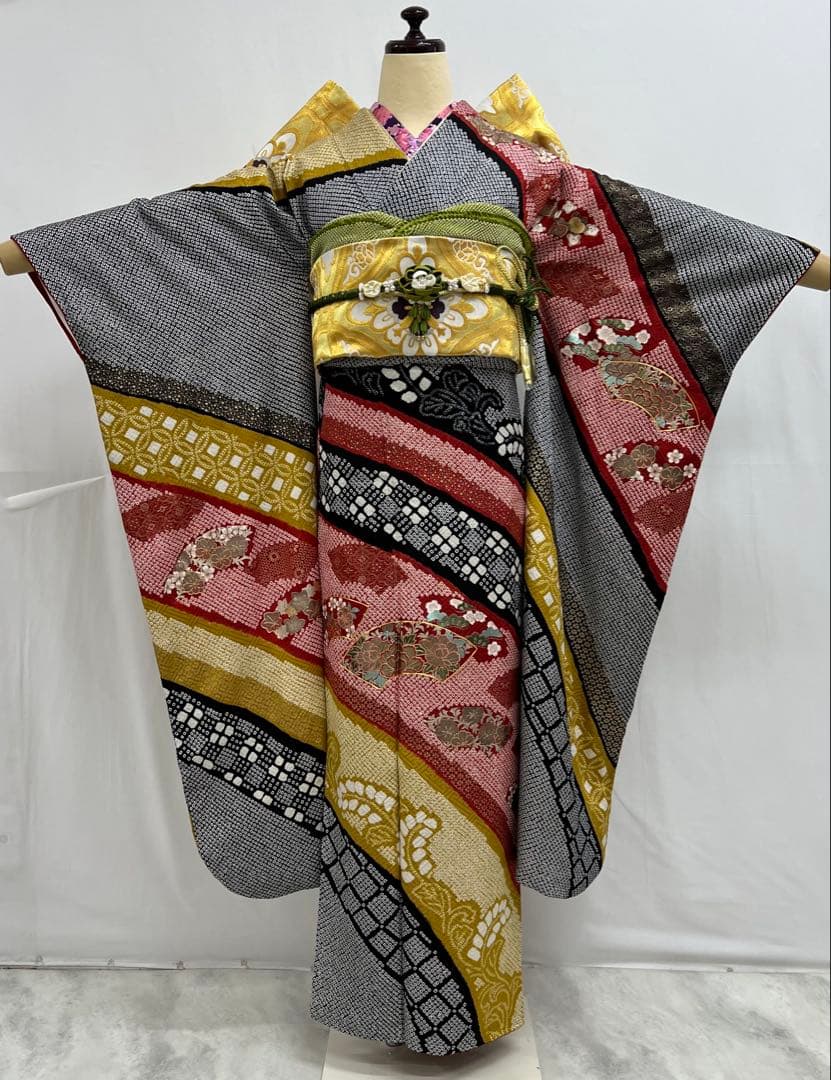 豪華総絞り　本加工　振り袖　フルセット　長襦袢　金彩　刺繍　成人式　振袖　596