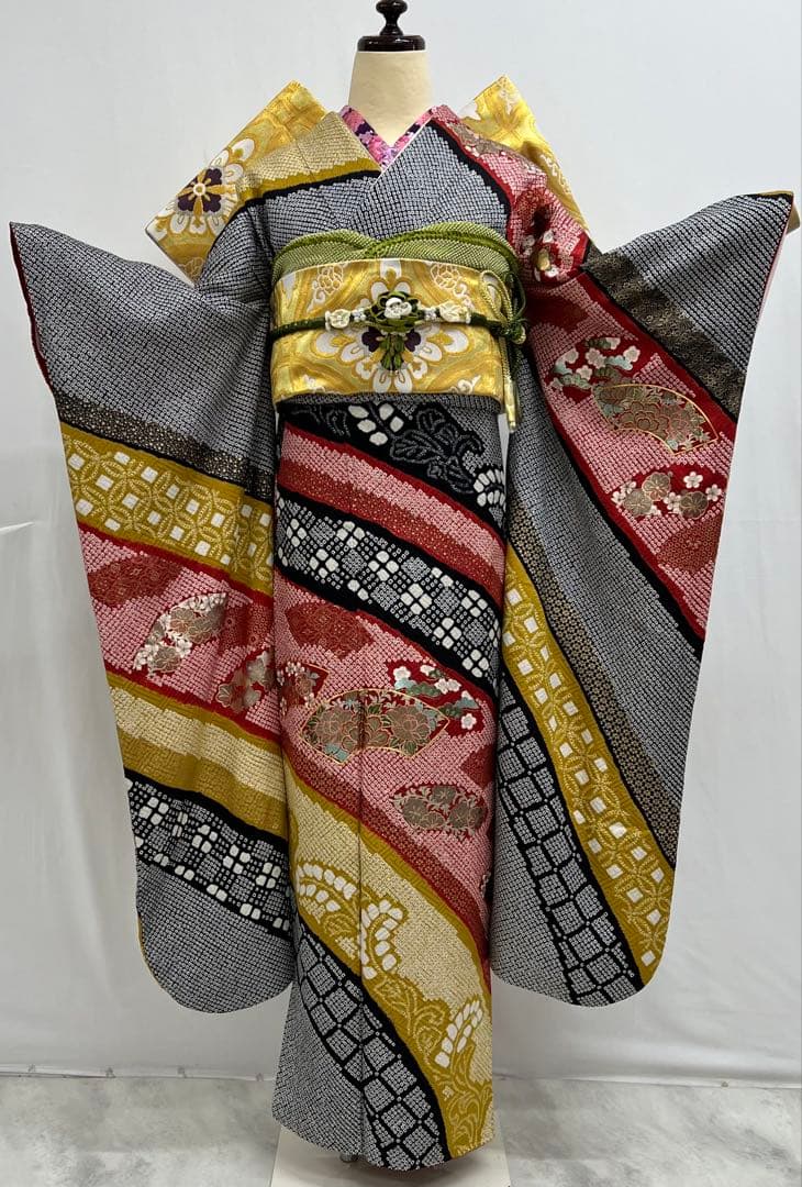 豪華総絞り　本加工　振り袖　フルセット　長襦袢　金彩　刺繍　成人式　振袖　596