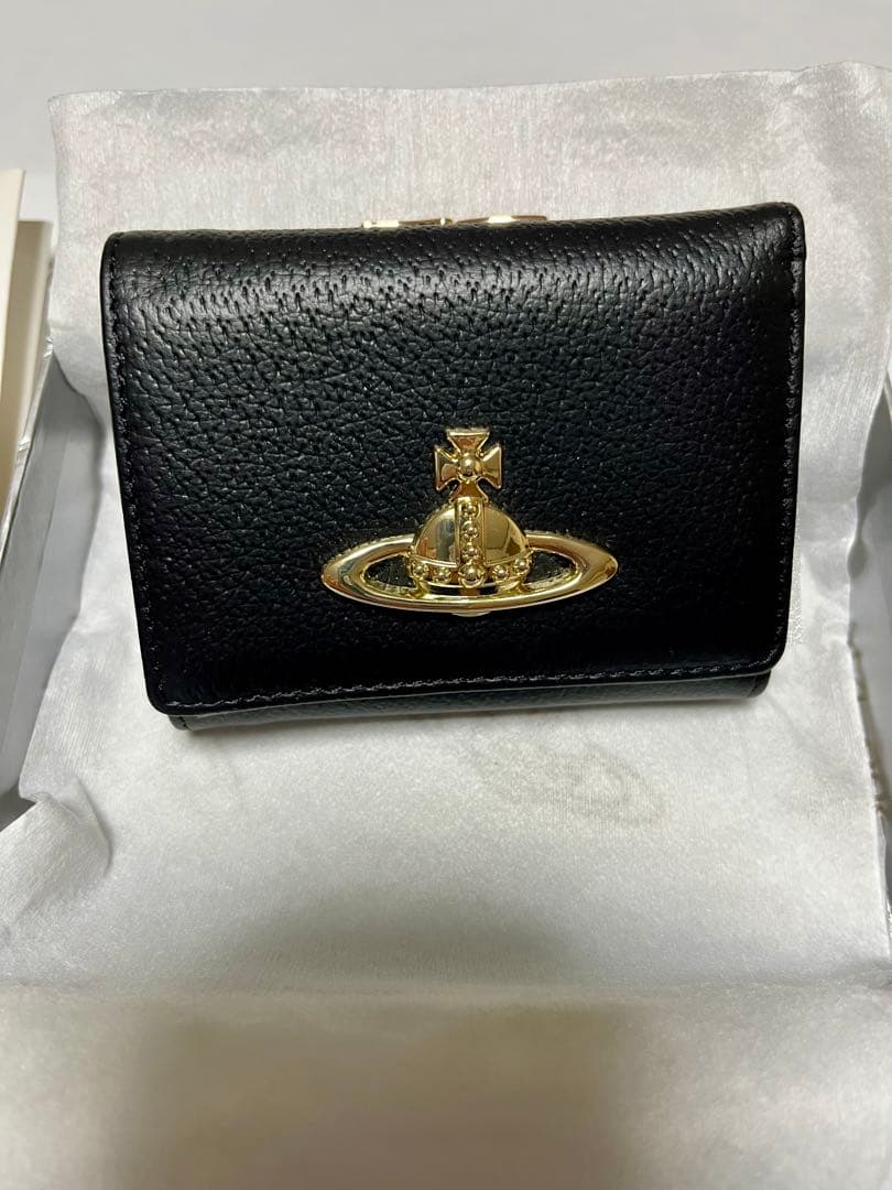 Vivienne Westwood（ヴィヴィアン・ウエストウッド）三つ折り財布