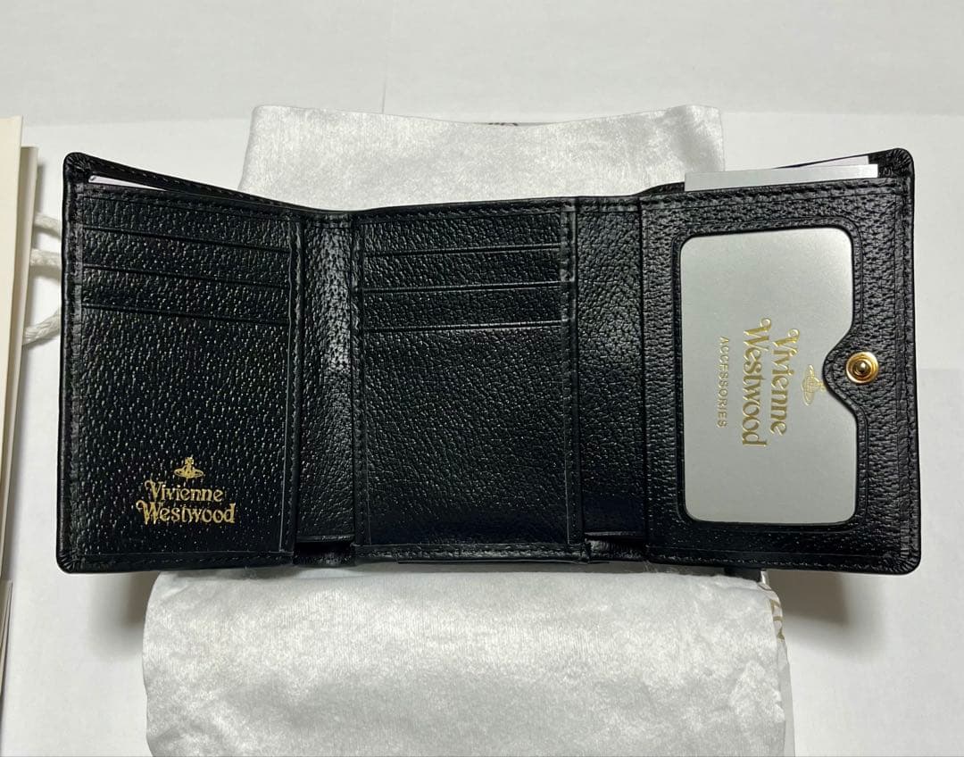 Vivienne Westwood（ヴィヴィアン・ウエストウッド）三つ折り財布