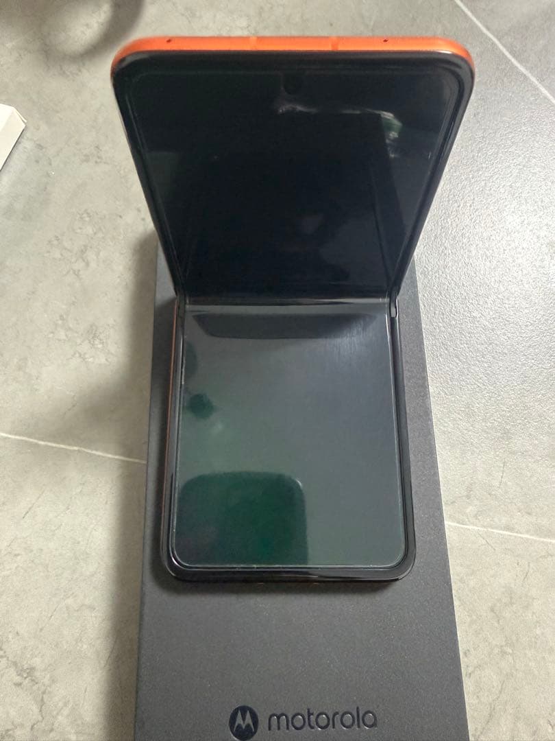 美品！最終値下げ12日までSALE。 motorola razr 50s