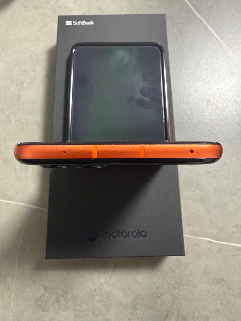 美品！最終値下げ12日までSALE。 motorola razr 50s