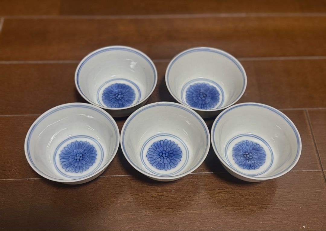 大明成化年製銘 古い染付菊文茶碗5個 箱付 唐物 古染付 古伊万里 茶道具