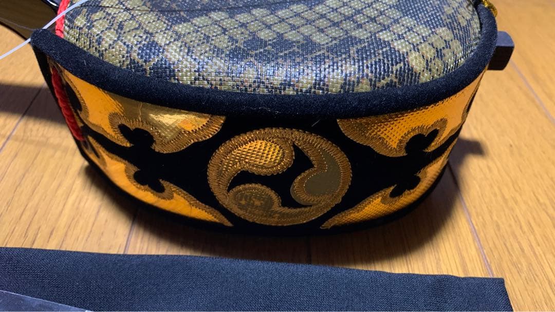 三味線本体 訳あり　蛇皮 金色装飾付き