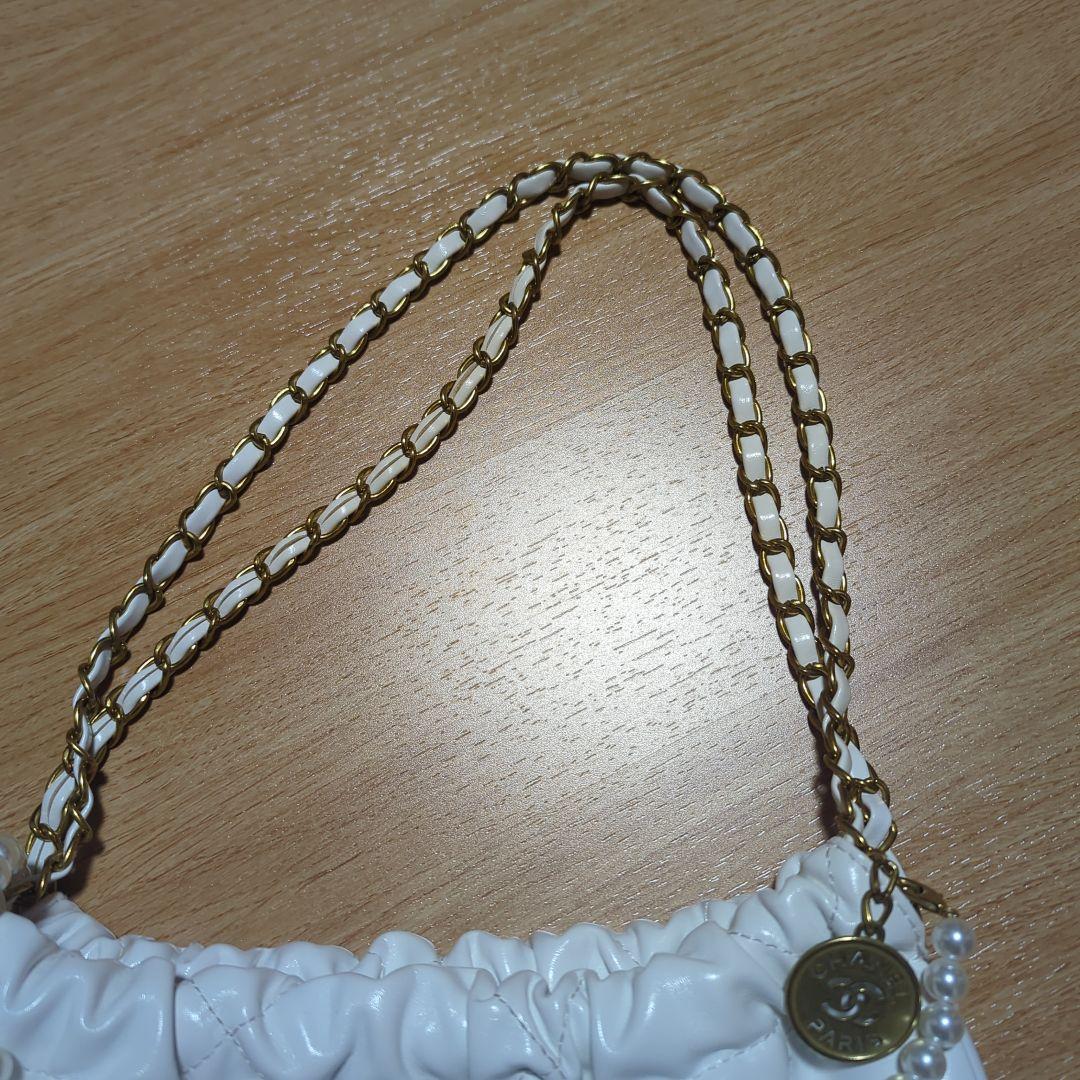 CHANEL ノベルティ　 ホワイト キルティング ショルダーバッグ